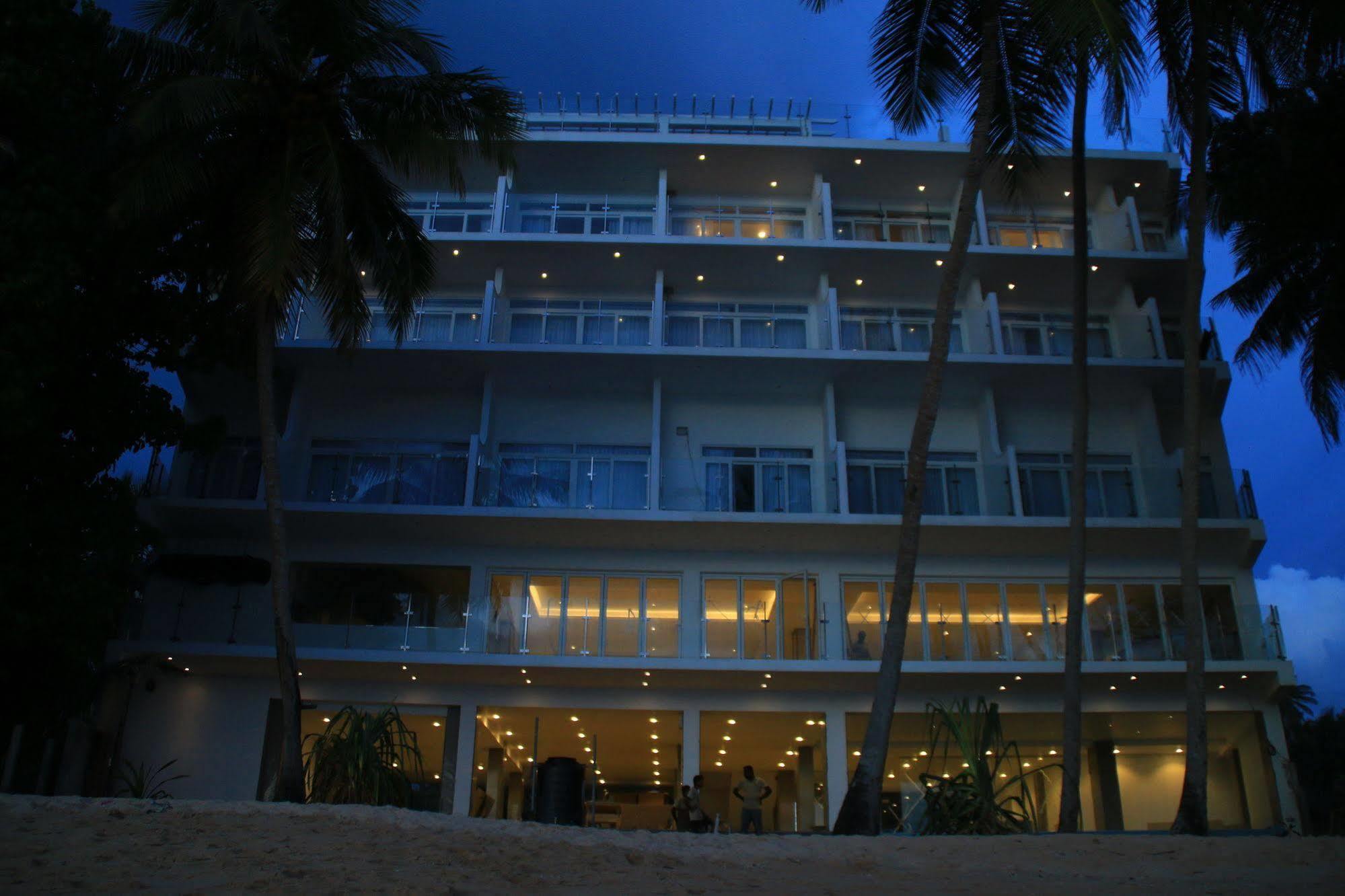 אונה ואטונה Sayura Beach Hotel מראה חיצוני תמונה
